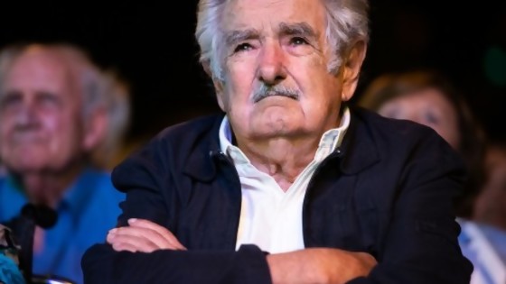 Cuerpos extraños dentro de cuerpos extraños: qué se tragó Mujica y moonwalking del delito de peligro contra la salud pública — Columna de Darwin — No Toquen Nada | El Espectador 810