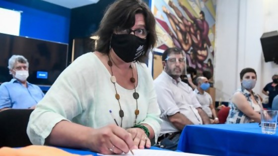 Cerca de 450 mil firmas alcanzadas para derogar 135 artículos de la LUC — Qué tiene la tarde — Más Temprano Que Tarde | El Espectador 810