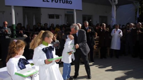 El día que empezó a haber una computadora para cada niño en Uruguay: Plan Ceibal 2007-2021 — La Entrevista — Más Temprano Que Tarde | El Espectador 810