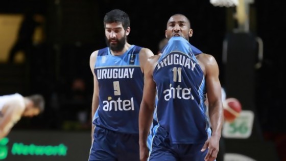 “Enseguida volvemos”, la peripecia del básquetbol uruguayo en Canadá — Darwin - Columna Deportiva — No Toquen Nada | El Espectador 810