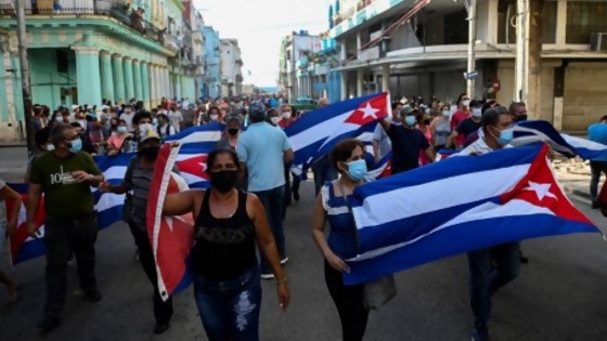 Cuál fue la tormenta perfecta para el estallido social en Cuba — La Entrevista — Más Temprano Que Tarde | El Espectador 810