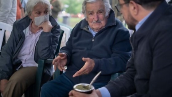 Mujica con “desidia malhumorada expuesta”/ Topolansky hace la del tero y desafina lejos del huevo — Columna de Darwin — No Toquen Nada | El Espectador 810