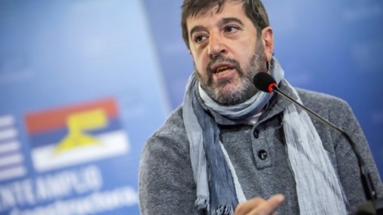 El mantra del presidente del FA, Fernando Pereira, que repite como si se entendiera: “fracasó el modelo”. ¿Qué modelo?/ Un loco le tiró una torta a La Gioconda en el Louvre — Columna de Darwin — No Toquen Nada | El Espectador 810