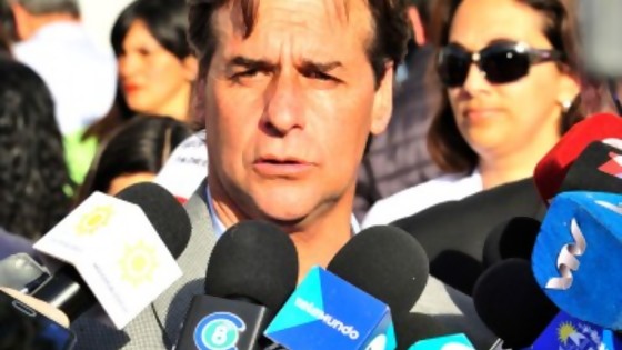 Darwin trata de seguir la discusión nacional melodramatabacalera siendo “duro con las ideas, blando con las cajillas” — Columna de Darwin — No Toquen Nada | El Espectador 810