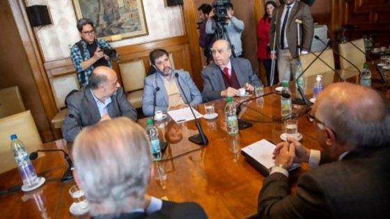 Pereira y reunión de líderes: todos se comprometen a que el otro se calme/ El Huggy Wuggy, una sinopsis de la “etapa del idiota temporal” — Columna de Darwin — No Toquen Nada | El Espectador 810