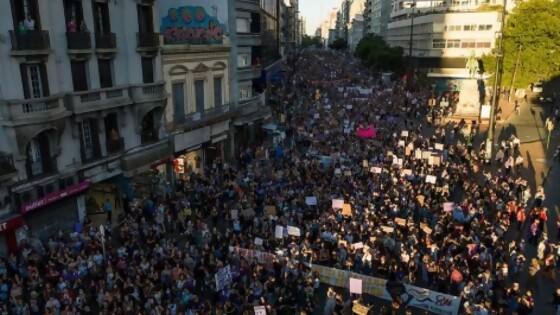 “Las mujeres deberíamos convocarnos sin importar la bandera” — La portada — Paren Todo | El Espectador 810