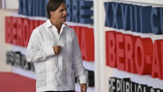 Darwin hace fotoperiodismo en la guayabera fest — Darwin concentrado — No Toquen Nada | El Espectador 810