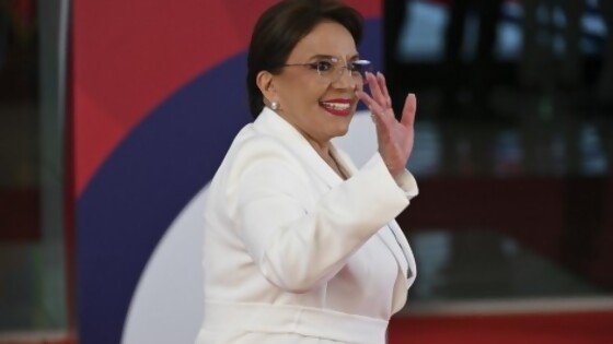 Xiomara Castro muestra que gobernar Honduras no es fácil, incluso bajo “estado de excepción” — Victoria Gadea — No Toquen Nada | El Espectador 810