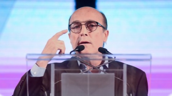 Darwin quebró una “z” por Martínez y criticó las voces de los candidatos — Columna de Darwin — No Toquen Nada | El Espectador 810