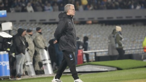 El debut de Bielsa en Uruguay; Intensidad, movilidad y goles — Deportes — Primera Mañana | El Espectador 810