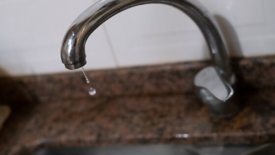 Chau agua intomable, hola agua no bebible/ Interpelación de 24hs a Ministro del Interior no despierta interés — Columna de Darwin — No Toquen Nada | El Espectador 810