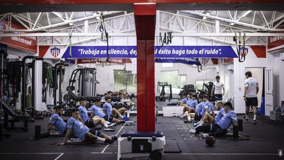 Uruguay llegó a Barranquilla y prepara el partido ante Colombia — Deportes — Primera Mañana | El Espectador 810