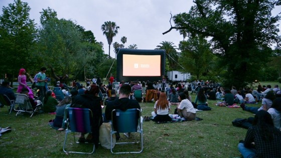 Montevideo Audiovisual presenta su ciclo de cine al aire libre por los barrios de Montevideo — Qué tiene la tarde — Más Temprano Que Tarde | El Espectador 810