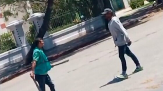 El repudio de Darwin a la pelea espectacular con machetes en las calles de Carrasco — Darwin concentrado — No Toquen Nada | El Espectador 810