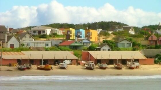 Vecinos residentes de Punta del Diablo cuestionan nueva tasa que cobra la intendencia — Qué tiene la tarde — Más Temprano Que Tarde | El Espectador 810