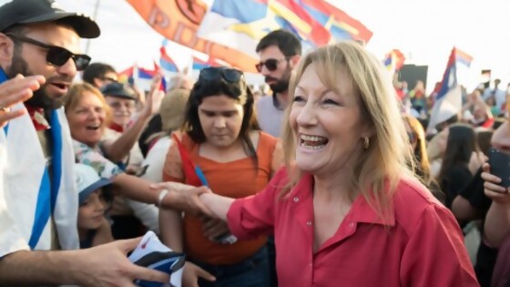 Cosse le habló a los indecisos/ Batería de metáforas autodestructivas para Delgado — Columna de Darwin — No Toquen Nada | El Espectador 810