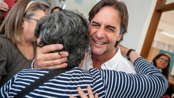 Lacalle Grow tibio: “pegame con una barra de hielo y una bolsa de agua caliente”/ Sanguinetti “elogió” a los Lacalle — Columna de Darwin — No Toquen Nada | El Espectador 810