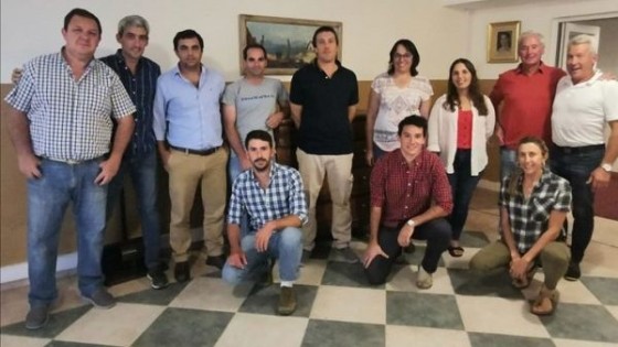 Gira lechera: técnicos y productores uruguayos recorren zona de referencia para la lechería argentina — Lechería — Dinámica Rural | El Espectador 810