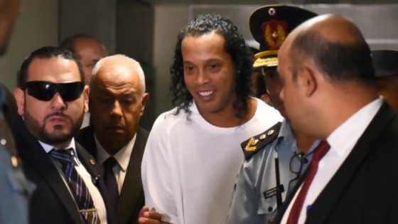 Ronaldinho: del pasaporte falso al posible lavado con “Fraternidad Angelical” — Denise Mota — No Toquen Nada | El Espectador 810