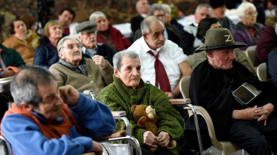 Estudiantes de la Clínica de Litigio Estratégico de Udelar, constatan irregularidades en centros de larga estadía para personas mayores — Cuestión de derechos: Dr. Juan Ceretta — Más Temprano Que Tarde | El Espectador 810