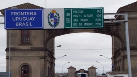 Las restricciones a la movilidad en Rio Grande, llevan al cruce de frontera hacia Uruguay en busca de consumo y recreación — La Entrevista — Más Temprano Que Tarde | El Espectador 810