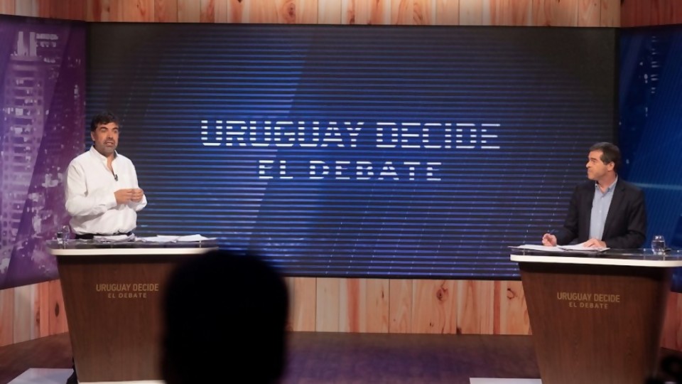 El debate sin golpes y una frase inspiradora —  Columna de Darwin — No Toquen Nada | El Espectador 810