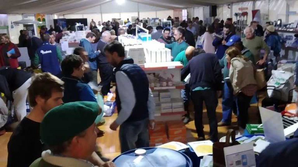 Buena presencia de productores en la novena feria de Prolesa —  Lechería — Dinámica Rural | El Espectador 810