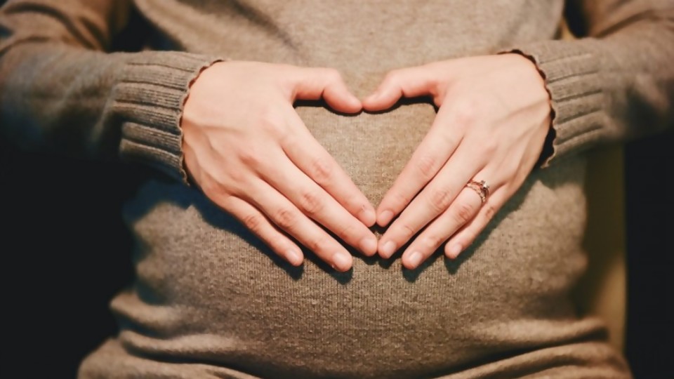 Un estudio indica que el estrés aumenta la probabilidad de dar a luz a una niña — Informes — No Toquen Nada | El Espectador 810