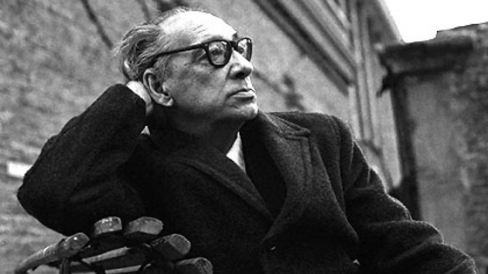 Recordamos a Juan Carlos Onetti a 112 años de su nacimiento —  La Entrevista — Más Temprano Que Tarde | El Espectador 810