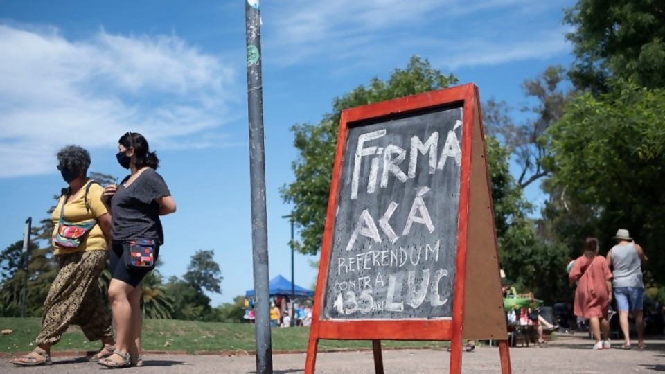 Firmas contra la LUC: la primera buena noticia que consigue el FA desde las elecciones —  Victoria Gadea — No Toquen Nada | El Espectador 810