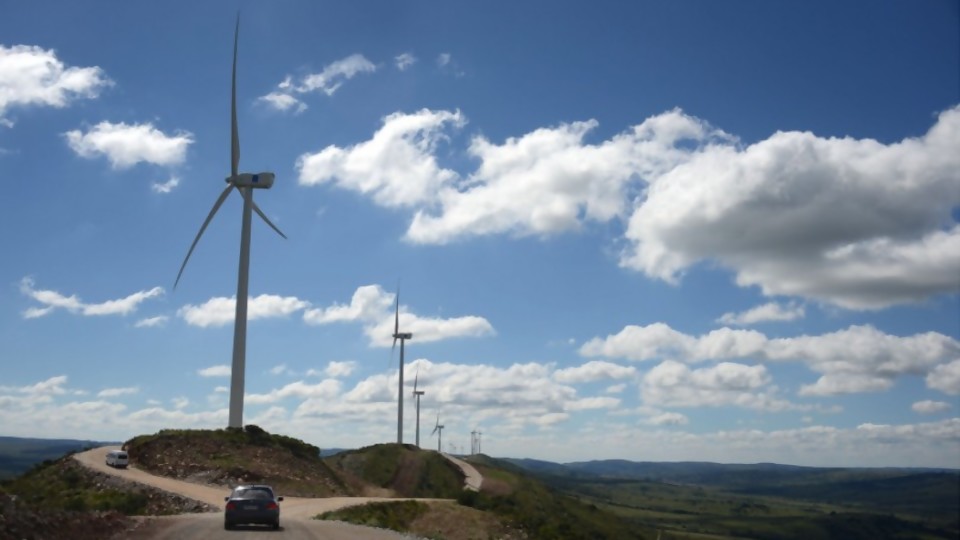 Generación de energía eólica y solar “ya es más barata” que la de combustibles fósiles —  Informes — No Toquen Nada | El Espectador 810