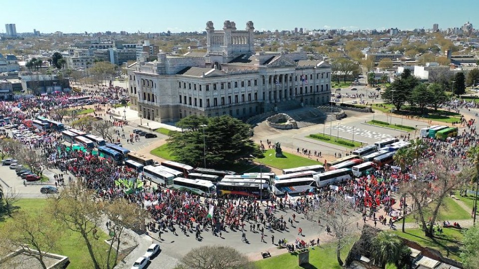 Los principales titulares de este jueves 16 de setiembre —  Titulares — Primera Mañana | El Espectador 810