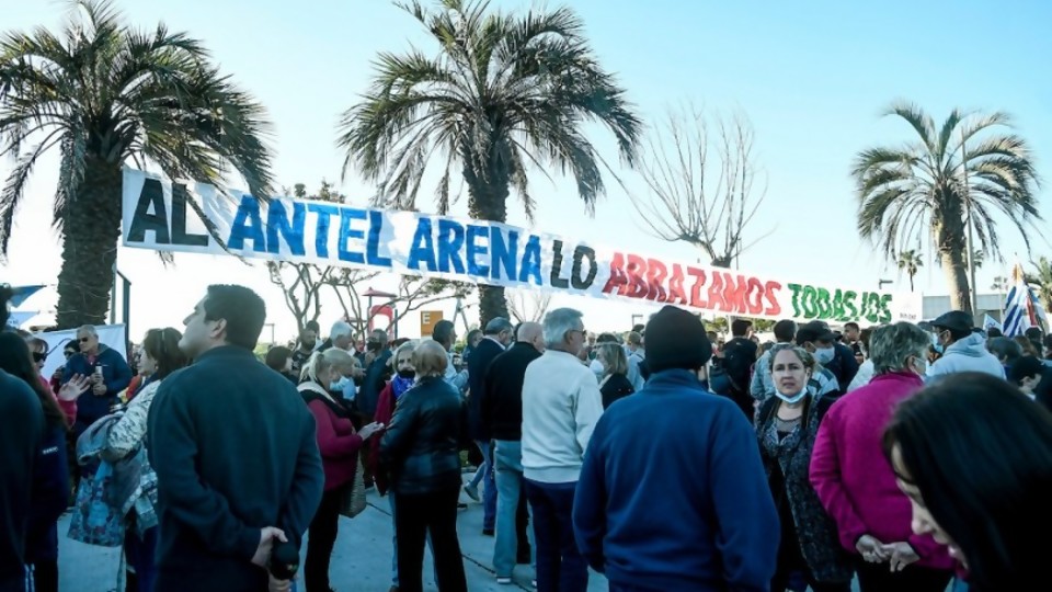 Autointerpelación vs abrazo al “ÁntelArena” y desafíos de educar hoy según dos docentes —  NTN Concentrado — No Toquen Nada | El Espectador 810