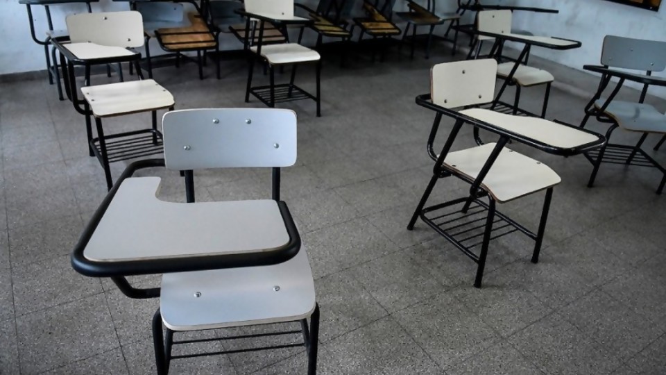 Docentes de UTU del Cerro reclaman psicólogos para atender situaciones vulnerables  —  La entrevista — Paren Todo | El Espectador 810