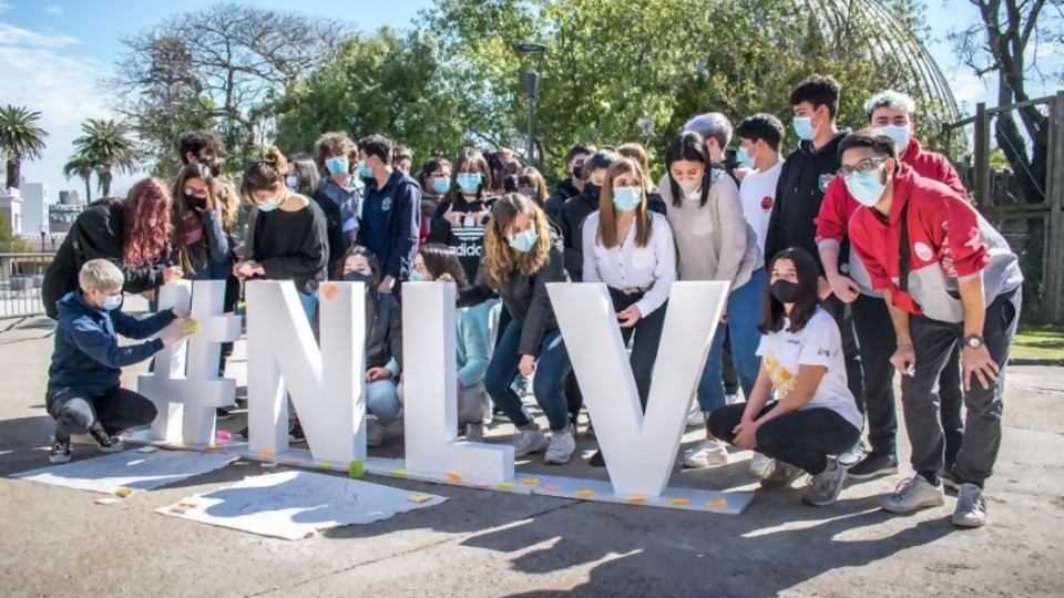 Miles de liceales participaron de la campaña Noviazgos Libres de Violencia —  Informes — No Toquen Nada | El Espectador 810