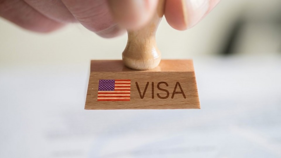 Ojo con lo que decir al solicitar la visa en USA —  Segmento humorístico — La Venganza sera terrible | El Espectador 810