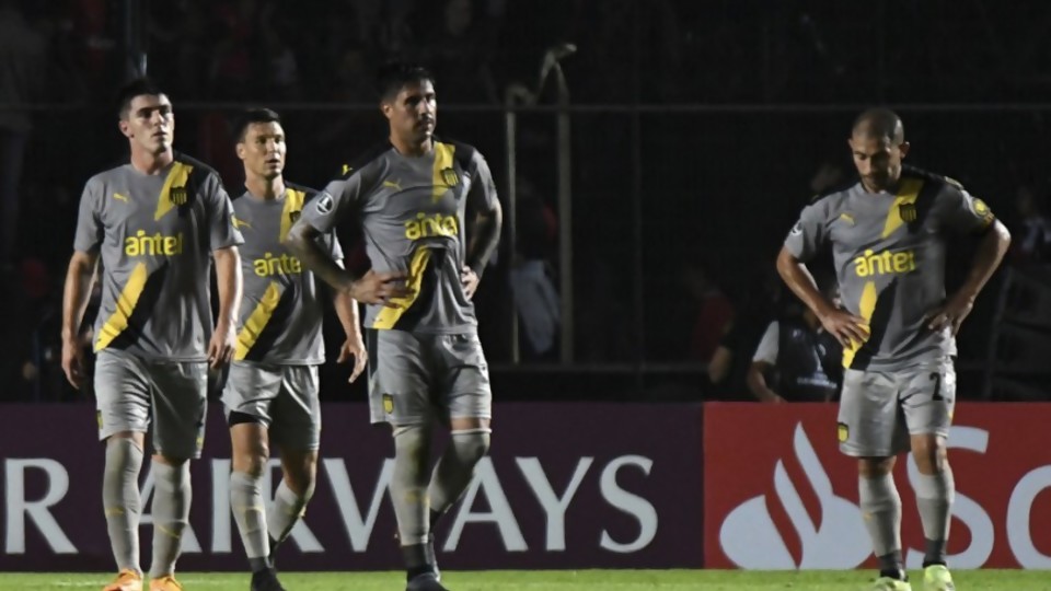 Peñarol perdió en el debut y el equipo sigue sin encontrar funcionamiento —  Deportes — Primera Mañana | El Espectador 810