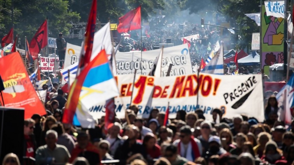 Darwin repasa la alfombra roja del acto del Primero de Mayo —  NTN Concentrado — No Toquen Nada | El Espectador 810