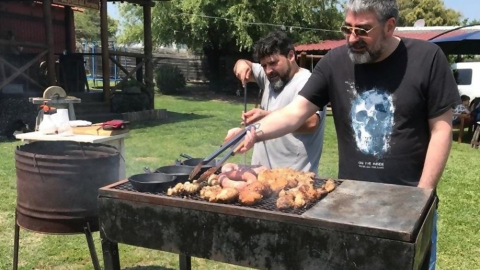 Cuándo y cómo llegó la parrilla al ámbito urbano en Uruguay —  Gustavo Laborde — No Toquen Nada | El Espectador 810