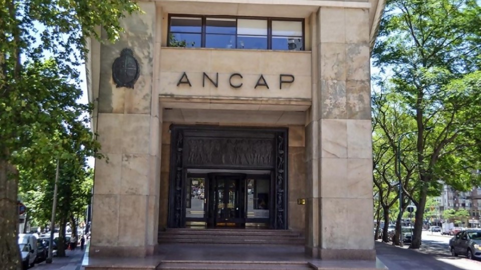 La Coordinadora de Sindicatos de Ancap se reunió con el ministro de Industria Omar Paganini tras un pedido cursado a mediados de agosto —  Qué tiene la tarde — Más Temprano Que Tarde | El Espectador 810