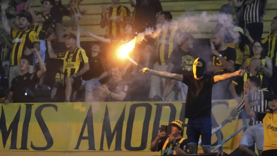 Peñarol recibió una multa por el uso de pirotecnia —  Deportes — Primera Mañana | El Espectador 810