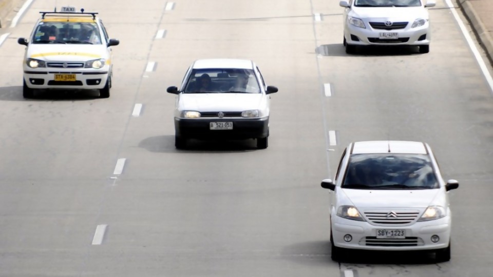 Las nuevas exigencias para autos, motos y peatones   —  Informes — No Toquen Nada | El Espectador 810