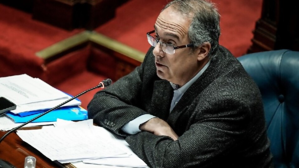  El Poder Ejecutivo tendrá la potestad de extender los seguros de paro especiales sin consultar al Parlamento —  Qué tiene la tarde — Más Temprano Que Tarde | El Espectador 810