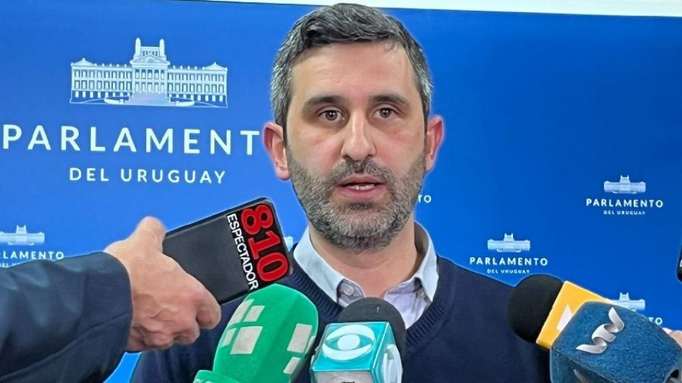 Frente Amplio denuncia el ingreso “a dedo” de 43 personas vinculadas a Alianza Nacional en la Comisión Administradora del Río Uruguay —  Qué tiene la tarde — Más Temprano Que Tarde | El Espectador 810