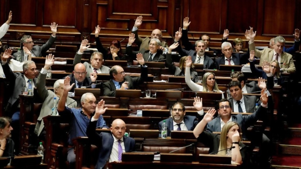 Salto Grande: otro ejemplo de que el sistema político no discute la idoneidad cuando vota las venias —  Departamento de Periodismo de Opinión — No Toquen Nada | El Espectador 810