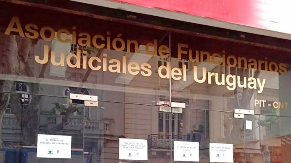  Asociación de funcionarios judiciales ve con “alarma y preocupación” que el sistema político pretenda solucionar la crisis política por la vía judicial —  Qué tiene la tarde — Más Temprano Que Tarde | El Espectador 810