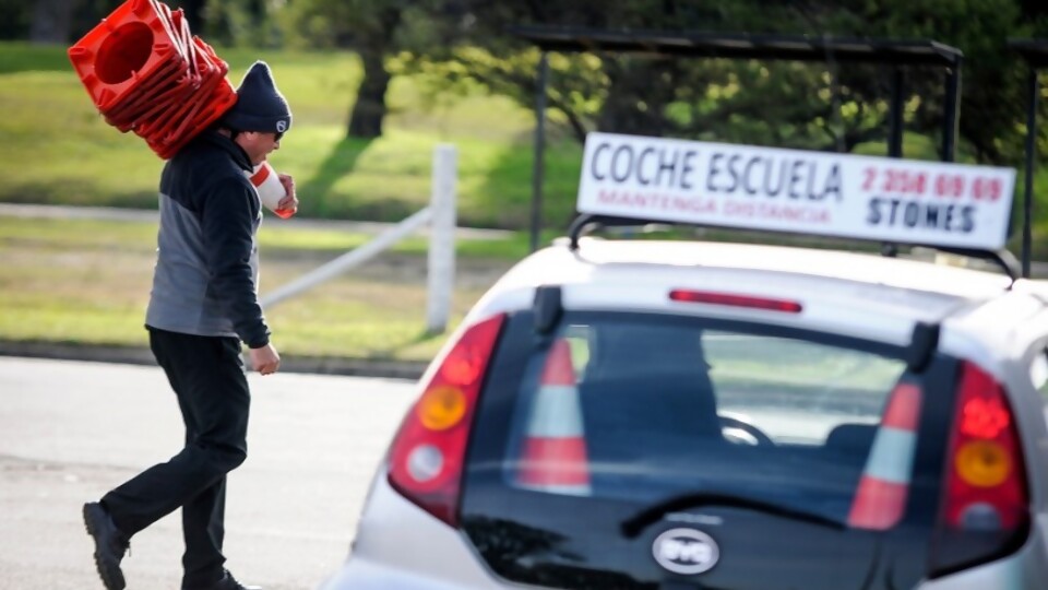 Todo lo que no nos enseña en los cursos para aprender a manejar —  La portada — Paren Todo | El Espectador 810