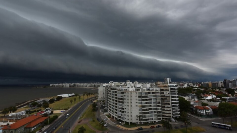 Repitamos juntos: no toda lluvia fuerte es el cambio climático —  Departamento de Periodismo de Opinión — No Toquen Nada | El Espectador 810