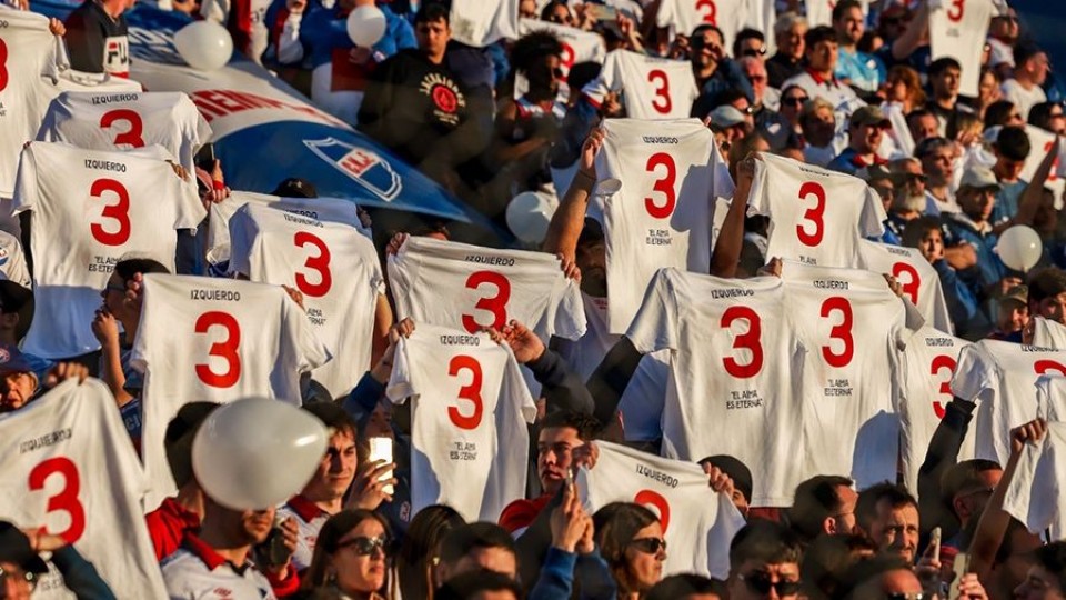 Los homenajes a Juan Izquierdo en la vuelta del fútbol uruguayo —  Deportes — Primera Mañana | El Espectador 810