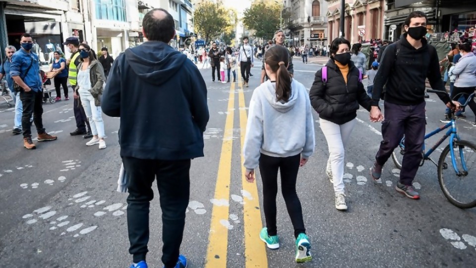 Di Cándido: de pedir toque de queda sanitario a Alfredito Covichegaray organizador del Covid-Parade —  Columna de Darwin — No Toquen Nada | El Espectador 810